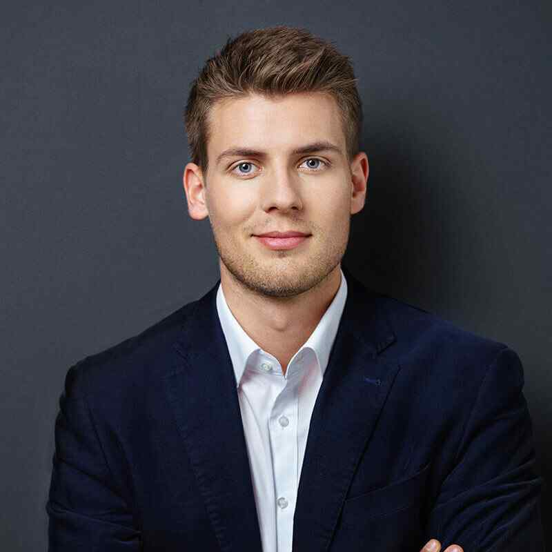 https://cavourpartners.com/wp-content/uploads/2019/10/image_team_04.jpg